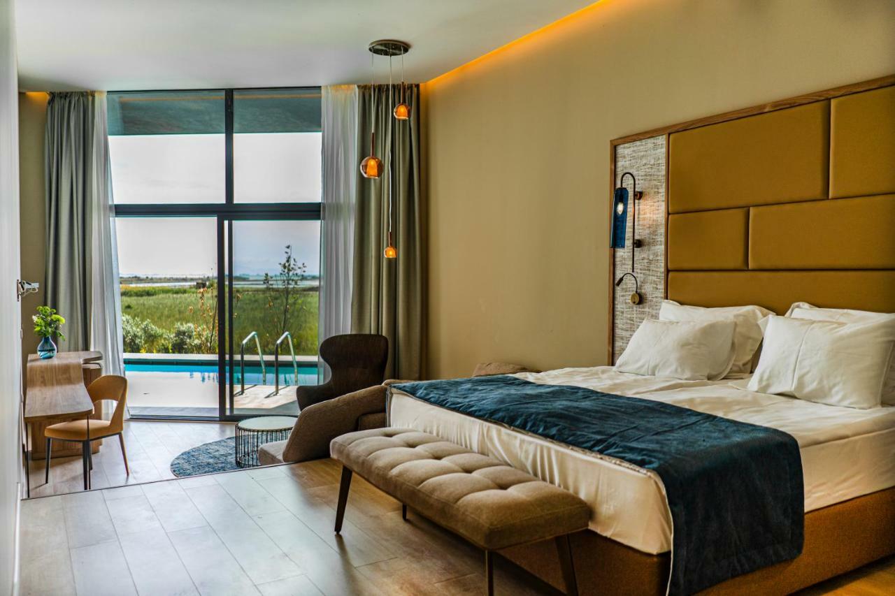 Lagoon Swim-up Room children from 7 to 12 years old only